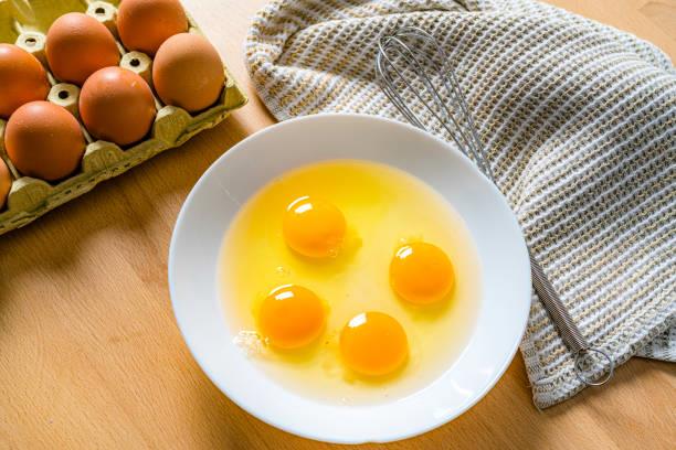 Qué sucede al aplicar clara de huevo en el rostro, según especialistas