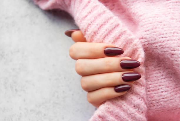 Mejor que las uñas francesas: la manicura que debes usar para estilizar tus manos  y alargar tus dedos
