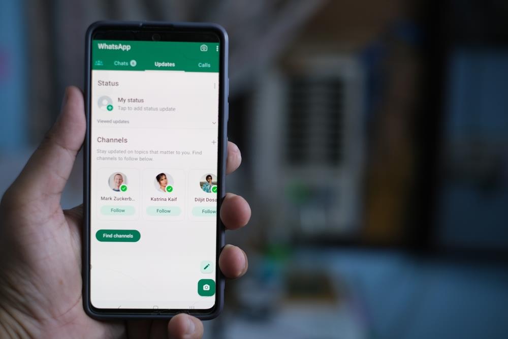 Qué significa tener siempre la misma foto de perfil en WhatsApp, según la psicología