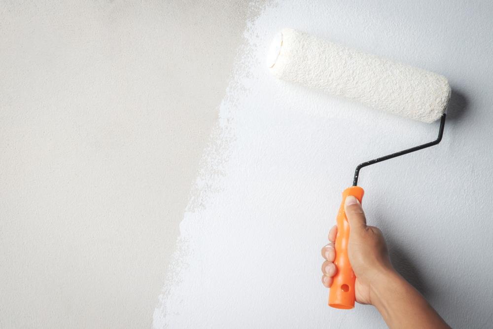 Se terminó la hegemonía del color blanco en las paredes: descubre la nueva tendencia que será furor en 2026 para pintar tu hogar