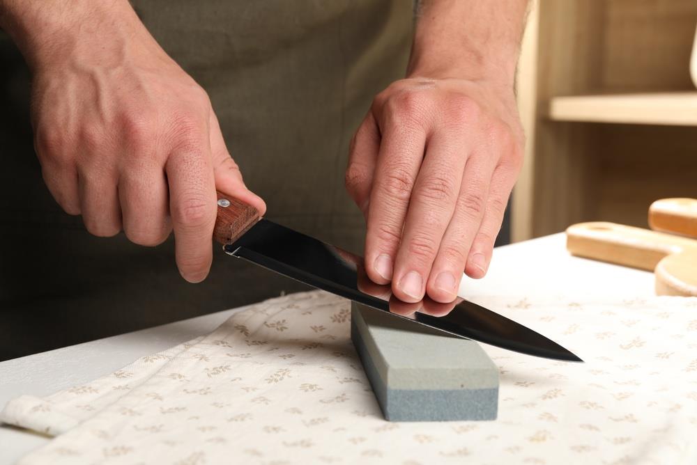El secreto para afilar el cuchillo en pocos segundos y devolverle el filo original